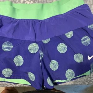 Nike Work out shorts💚